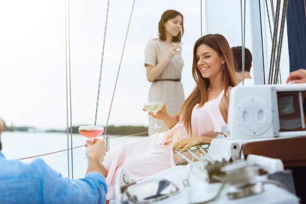 location-su-yatch-agenzia-quintessential-mara-candian